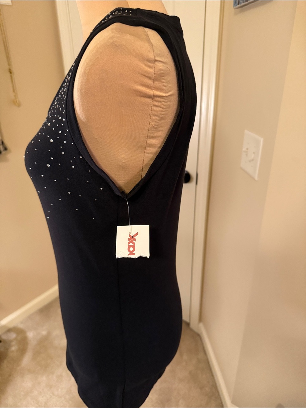 Sleeveless Black Studded Scoop Neck Tank Top - Picture 3 of 6